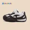 Zapatillas Infantiles de Bloques de Color 2026 Zapatos Infantiles de Suela Suave Moda para Niños Zapatos Casuales Zapatos Infantiles Antideslizantes Alemanes para Entrenamiento Zapatos de Bebé