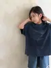Conjunto de Tres Piezas para Niña de Verano Nuevo Estilo Coreano Camiseta de Manga Corta con Letras Elegante Cubrebikini de Encaje Elegantes Jeans con Parches