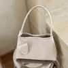 Bolso de mano de moda transfronterizo para mujer, nuevo bolso tipo cubo de gran capacidad, bolso de hombro versátil y moderno para llevar debajo del brazo