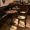 Mesa redonda de café tallada Juego de mesa y silla para restaurante occidental Mesa de madera maciza para pastelería Mesa y sillas de comedor para bar americano