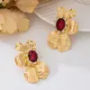Un Par de Modernas Flores de Diamante Incrustadas con Gemas en Diseño de Media Flor para el Uso Diario Casual de Mujer