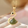 Cisne incrustado requintado natural Jaspe clavícula cadeia Simples banhado a ouro Hetian jade colar de nicho moda feminina