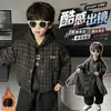 Conjunto de Moletom Pelúcia para Meninos Outono Inverno 2026 Novo Jaqueta Xadrez Espessa Infantil Roupas de Inverno Conjunto Quente de Três Peças Tendência