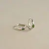 Diseño de Nicho Moda Retro Textura Irregular Martillada Metal Incrustado Aretes de Aro de Aventurina Verde Aretes de Moda Elegantes