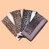 Bufanda Cuadrada Nueva para Mujer de 90CM Estampado de Leopardo Europeo y Americano Bufanda de Seda Chifón Satinado Fuente de Fábrica Mayorista