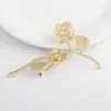 Accesorios diy material hecho a mano fábrica al por mayor latón bañado en oro Rama de Flor broche para mujer accesorios de corsage