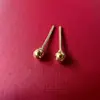 Pendientes de titanio con baño de oro real de 18 quilates, mini pendientes de cuenta dorada, joyería de oreja redonda simple para uso diario para mujer, no se decolora