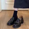 ¡Mercancía en stock enviada en segundos! Zapatos pequeños de cuero estilo británico para mujer, correa de doble fila, versátiles, slip-on, tacón grueso, zapatos individuales, suela gruesa, mocasines