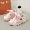 Zapatos para Niña 2026 Primavera/Otoño Nuevos Zapatos Deportivos Blancos para Niños Moda Versátil Zapatos de Plataforma de Princesa Niños Medianos/Mayores Suela Suave