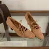 Zapatos de Boca Baja con Cadena de Felpa Artificial Exquisita Color Marrón Albaricoque Negro Sin Punta para Mujer en Stock