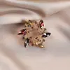 Nova Broche de Guirlanda de Flores com Strass Estilo Coreano, Acessório de Luxo Leve e Elegante para Ternos e Jaquetas, Alfinete Anti-Exposição