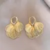 Pendientes de Colgante con Forma de Corazón de Pétalo Hueco Metálico Europeos y Americanos Pendientes Personalizados de Nicho Transfronterizos Pendientes de Lujo Ligero de Gama Alta