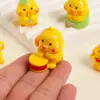 Resina Figura de Pato Amarelo Fofo Acessório DIY Micro Paisagem Decoração de Mesa de Carro Série Curativa