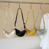 2026 Bolso Cruzado de Hombro Único con Forma de Media Luna, de Moda Versátil para Mujer, Bolso Sencillo de Nicho para el Hombro para Viajes Diarios