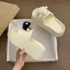 Nuevas Zapatillas de Moda Beige de Goma EVA Suave para Mujer, Adecuadas para Usar al Aire Libre, que Aumentan la Altura, Antideslizantes, Sandalias Cómodas que No Cansan los Pies