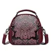 Nova Bolsa Feminina Transfronteiriça 2024 Bolsa para Mulheres de Meia-Idade com Relevo Elegante Retrô Simples Bolsa para Mãe Estilo Coreano Bolsa de Ombro Único Transversal