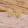 2025 Nuevos Pendientes de Moneda de Cobre Retro Ins Nuevo Chinoiserie Acero Inoxidable Patrón de Corte Geométrico Redondo Pendientes en Stock