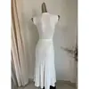 Vestido elegante e sofisticado estilo coreano, semelhante ao de Song Qian, com detalhes de miçangas, caimento justo, saia longa, gola redonda pequena, sem mangas e design intrincado vazado.