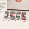 Sandalias para mascotas suela de tendón de res malla transpirable zapatos para cachorros Teddy Bixiong primavera y verano antideslizantes suministro de fabricantes