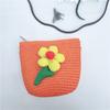 Un Bolso de Concha Tejido a Mano con Flores, Bolso de Paja Simple Moderno y Versátil, Bolsa para Guardar Monedas para Niños al Mayoreo