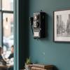 Modelo de teléfono montado en la pared con adornos artesanales antiguos de estilo retro de barra