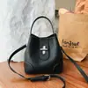 Bolso de Mano de Alta Gama de Moda para Mujer, Nuevo Bolso Cubo Exquisito para Viajes de Primavera/Verano 2026, para Hombro y Cruzado