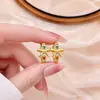 Pendientes de lazo dorados de moda transfronterizos con un toque de nicho de alta gama, accesorios para la oreja con incrustaciones de gemas de colores y diamantes al por mayor