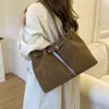 Bolsa Retrô Outono 2026 Transfronteiriça Bolsa Tote de Nicho Nova para Mulheres Simples Casual para o Dia a Dia Bolsa de Ombro de Grande Capacidade