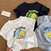 Camiseta Infantil de Manga Curta 2026 Verão Novo Estilo Estilo Coreano Estampada com Desenhos para Meninos e Meninas, Camiseta Básica Solta Casual e Estilosa para Bebês