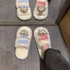 Chinelos de Algodão Femininos Modernos Versáteis Confortáveis Quentes 2025 Outono e Inverno Novos Chinelos Peludos Fofos de Desenho Animado