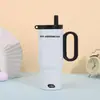 Nueva taza gigante aislada de acero inoxidable con un diseño de alta gama para mujer, con un asa elegante, simple y portátil para usar en el coche