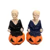 Nuevos adornos creativos de Halloween transfronterizos de calavera con resorte y calabaza sentada, manualidades de resina, adornos de decoración para el hogar para el Festival de los Fantasmas