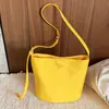 Bolsa de balde casual de grande capacidade transfronteiriça para mulheres, nova moda de verão 2026 bolsa transversal, bolsa de ombro versátil para o dia a dia