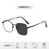 Óculos de Sol Retrô Quadrados Estilo Coreano Que Mudam de Cor Aço Inoxidável Anti-Luz Azul Cinza Moda Masculino e Feminino High-End Simples