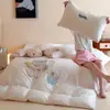 Conjunto de cama quente estilo girlie fresco e fofo com urso de tênis bordado, para uma ou duas pessoas, tecido puro algodão escovado, conjunto têxtil para casa de três ou quatro peças