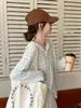 Tricô com Listras Verdes Coreano com Capuz Camisa para Ar Condicionado para Mulheres Design Externo de Verão Camiseta de Manga Longa Proteção Solar