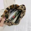 Bolso de Hombro Bajo el Brazo Nuevo Estilo Otoño e Invierno 2024 Bolso Bandolera, Bolso Femenino de Moda Sexy con Estampado de Leopardo, Bolso de Felpa Estilo Girly