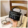 Mini bolso de mano para mujer, nueva colección de otoño 2026, chic y elegante, con un pequeño patrón de rombos estilo Chanel, correa de cadena, y se puede llevar como bolso de hombro o bolso cruzado