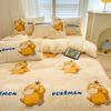 Categoría a Leche de Grado Materno e Infantil Terciopelo de Leche Juego de Cuatro Piezas Cálido Versión Grande Capichu Dibujos Animados Estampado Digital Ropa de Cama Engrosada