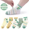 Calcetines de algodón para niños nuevos de primavera, verano, otoño e invierno, calcetines de tubo de fresa de dibujos animados rojos para niñas, estudiantes, bebés, al por mayor