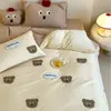 Conjunto de Quatro Peças Outono e Inverno 100% Algodão Escovado Espessado Quente Algodão Puro Desenho Ursinho Bordado Capa de Edredom Lençol Saia de Cama Roupa de Cama