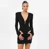 Novo produto de moda outonal estilo europeu e americano: vestido de festa à noite, vestido falso de duas peças com decote em V, saia curta bodycon sexy de cintura alta