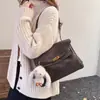 Bolso de hombro de gamuza para mujer, bolso Kelly de nicho, bolso cruzado retro versátil popular, bolso de axila de moda para el día a día