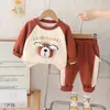 Conjunto de Roupa de Outono para Meninos 2024 Novo Estiloso Bebê Primavera e Outono Moletom de Manga Longa Conjunto de Duas Peças Super Fofo da Moda para Crianças