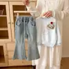 Jeans para niña, nueva colección primavera/otoño 2026, pantalones acampanados casuales dulces y versátiles, pantalones largos para niños, estilo moderno