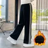 Pantalones Gruesos de Punto Holgado con Forro de Felpa para Niñas, Estilo Nuevo Invierno 2024, Tallas Mediana y Grande, Diseño de Pierna Ancha con Punto de Tapicería