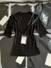 Blusa feminina básica branca de gola alta e manga 3/4 para primavera, verão e outono, elástica, justa ao corpo, camisa base simples e versátil