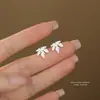 Pendientes de hoja de arce personalizados de plata pura S999 para mujer 2025 diseño de nicho moda simples ear cuffs lisos de plata para cuidado de perforaciones de oreja