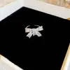Anillo de Flor de Zirconia Estilo Francés con Diamantes, Anillo de Dedo Índice de Lujo Ligero Estilo Ins, Joyería Versátil de Moda de Nicho al por Mayor