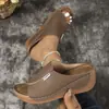 Chinelos casuais de sola grossa plus size para mulheres, modelo novo 2025, tira larga, chinelos plataforma peep-toe simples e estilosos